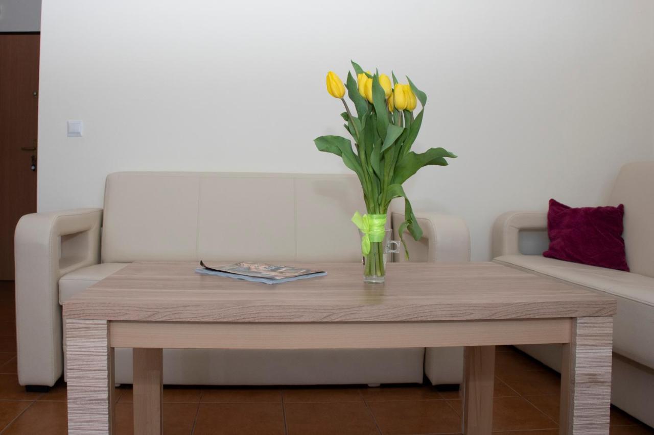 Apartament Z Balkonem I Parkingiem Apartment Rewal Luaran gambar